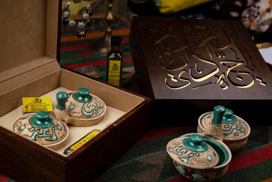 Beit Al-Turath Ceramic Bowl for Zait o Za'atar, Handmade with Arabic Calligraphy, Comes in Wooden Box