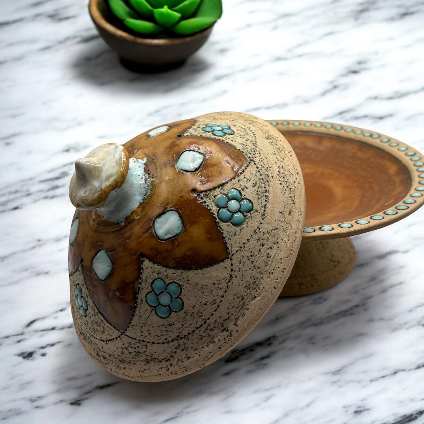 Beit Al-Turath Decorative Serving Ceramic Bowl with Lid