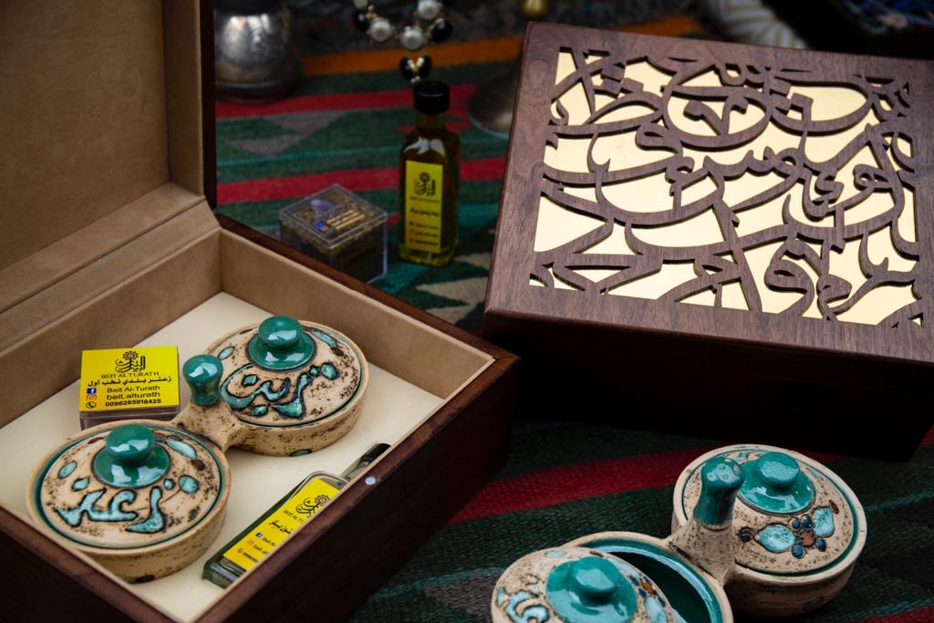 Beit Al-Turath Ceramic Plate for Zait o Za'atar – Handmade with Arabic Calligraphy, Comes in Wooden Box