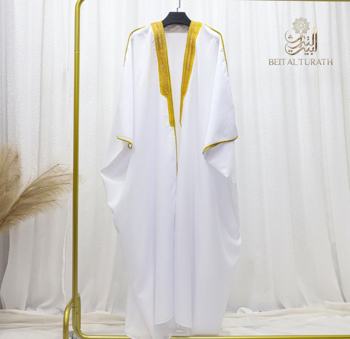 Traditional Arabic Men's Bisht – Luxury Gold-Trimmed Thobe Cloak